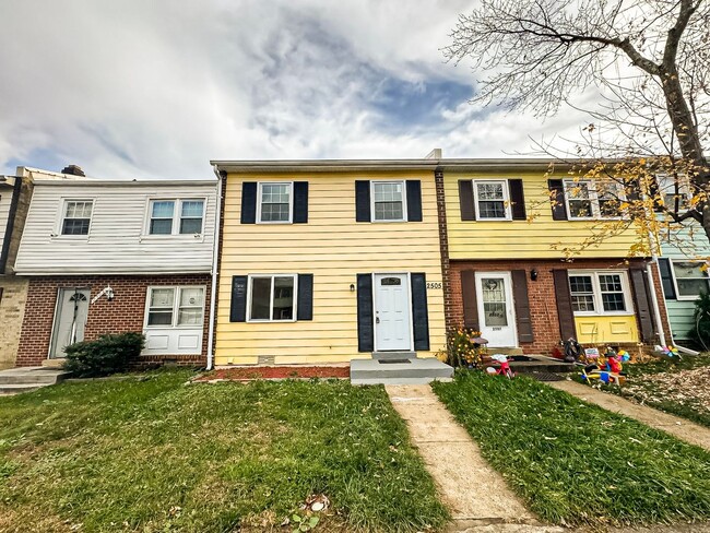 Primary Photo - Beautiful 3 Bed 2.5 Bath Interior Townhome...