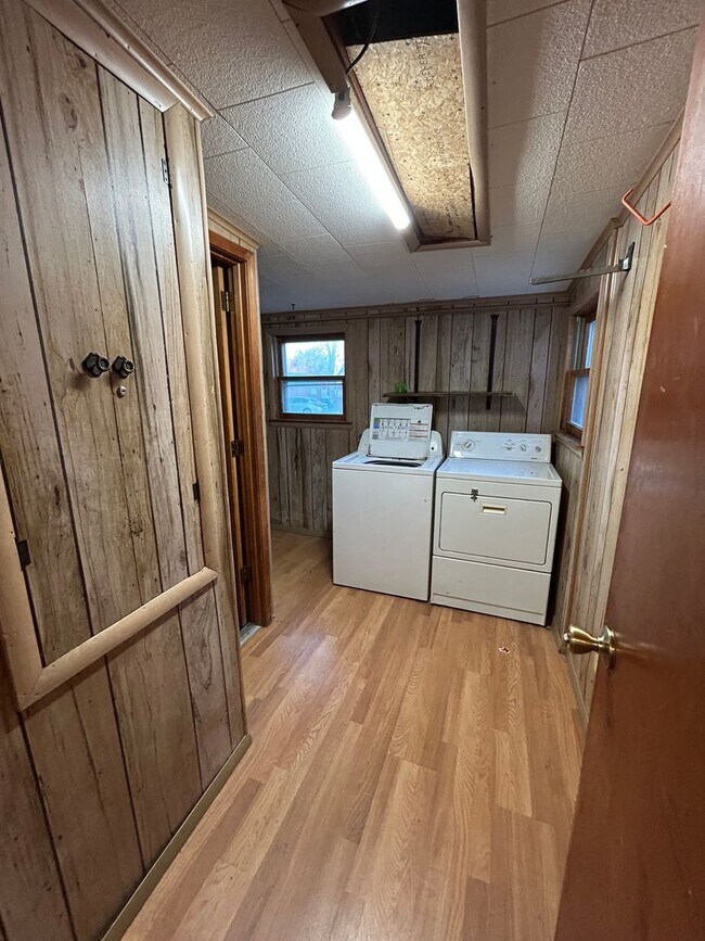 Building Photo - PRICE DROP!!!!!  Very Nice 3BR/1BA House in Great Neighborhood!