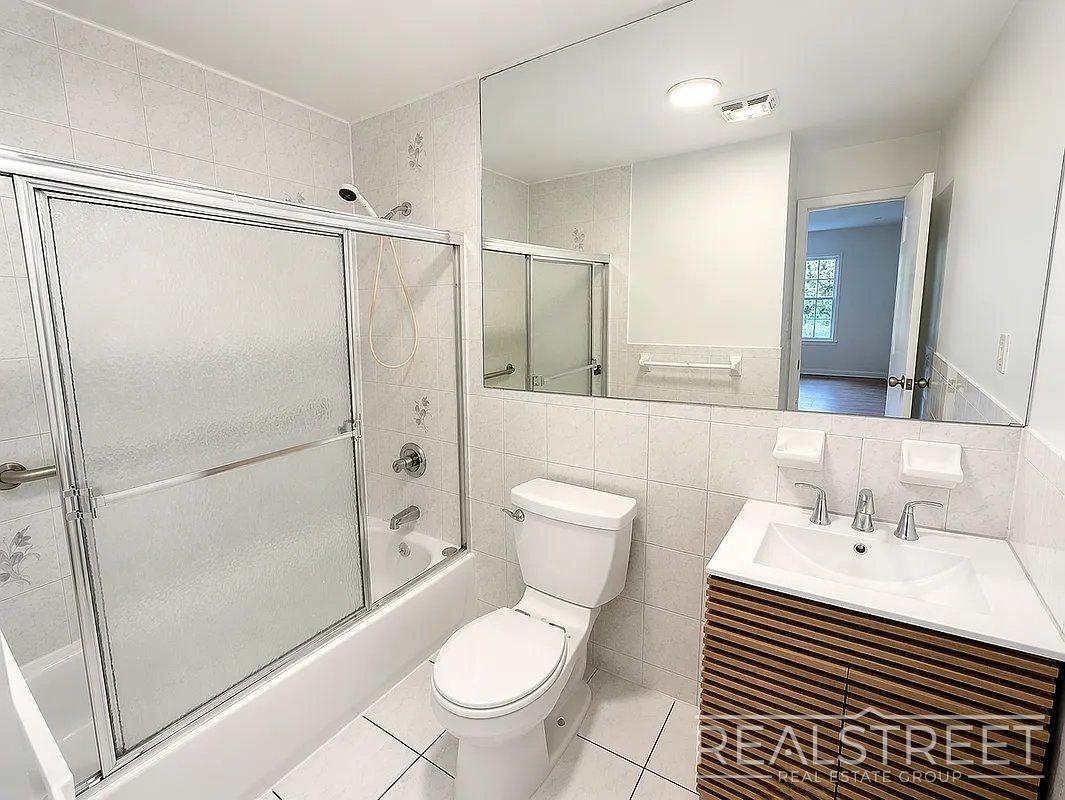 Building Photo - 294 Tompkins Ave