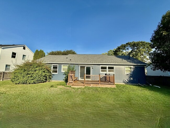 Building Photo - 1011 Aspen Dr