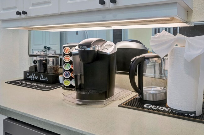 Building Photo - 19 Hoffer St