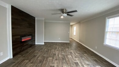 Building Photo - 3461 Southgate Trail SE