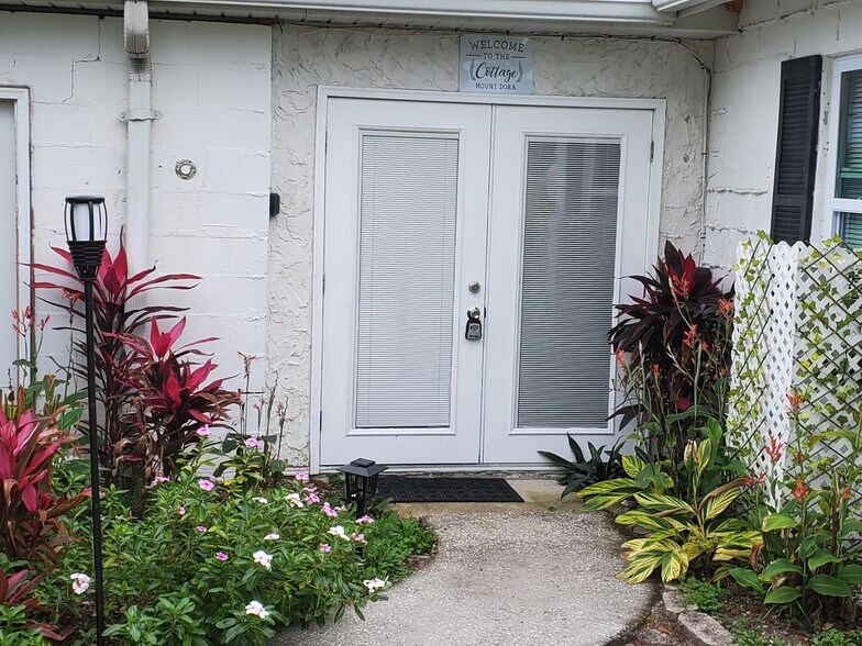 Main Cottage Entrance - 1120 Orange Ave