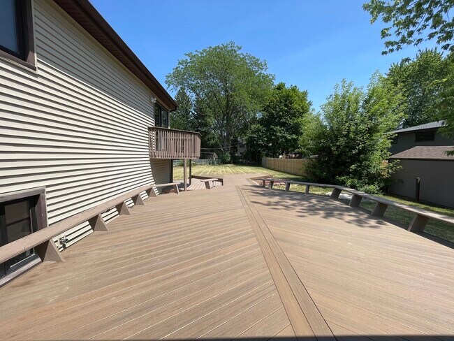 Building Photo - 5S509 Campbell Dr