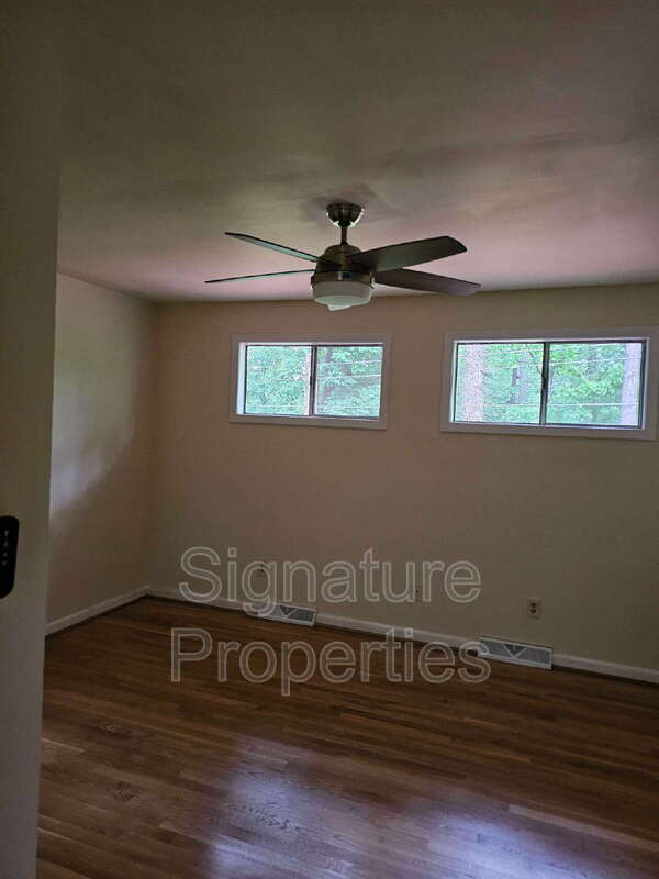 Building Photo - 8402 Kalb Rd