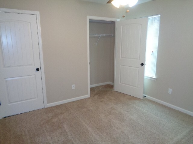 Building Photo - 10185 Sorrento Pl