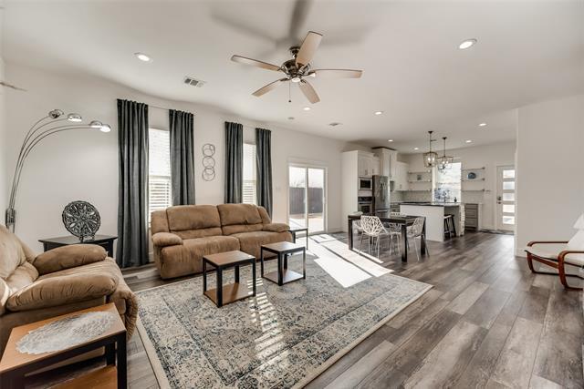 Building Photo - 633 Rose Garden Dr
