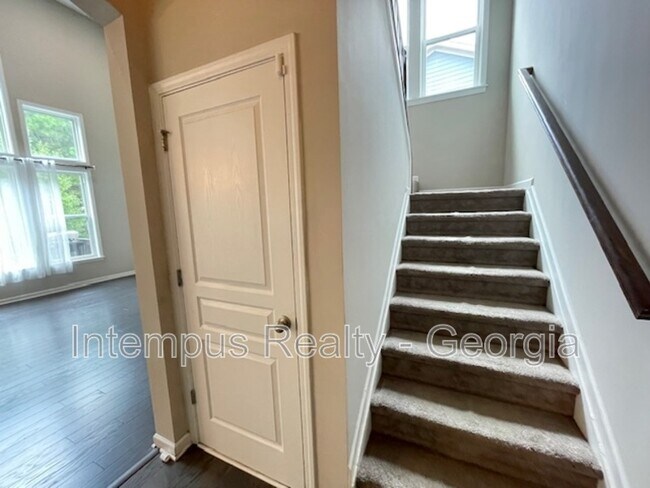 Building Photo - 3816 Thackary Dr