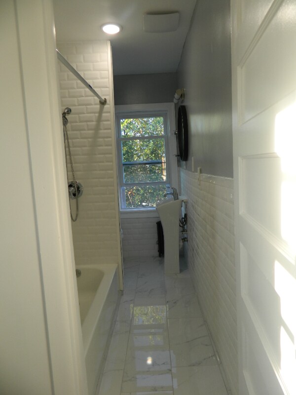 Building Photo - 56 Lenox St