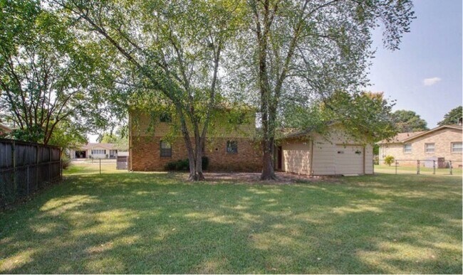 Building Photo - 11207 Crestfield Dr SE