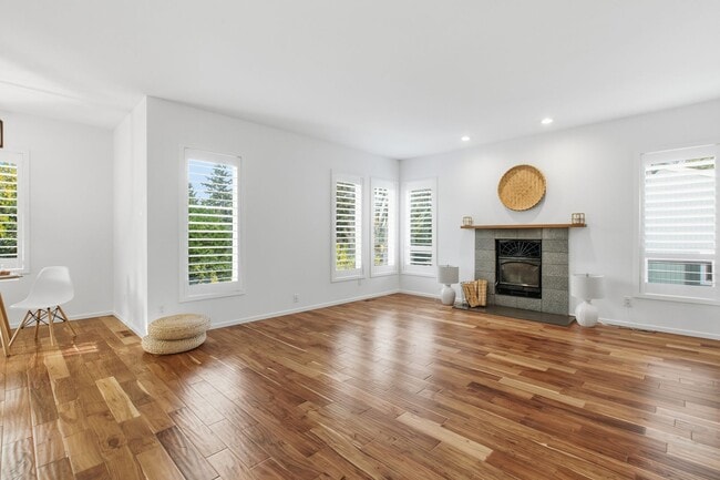 Building Photo - Charming Home in the Heart of Gig Harbor