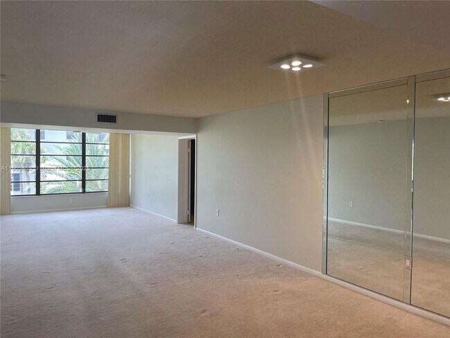 Building Photo - 1721 Whitehall Dr
