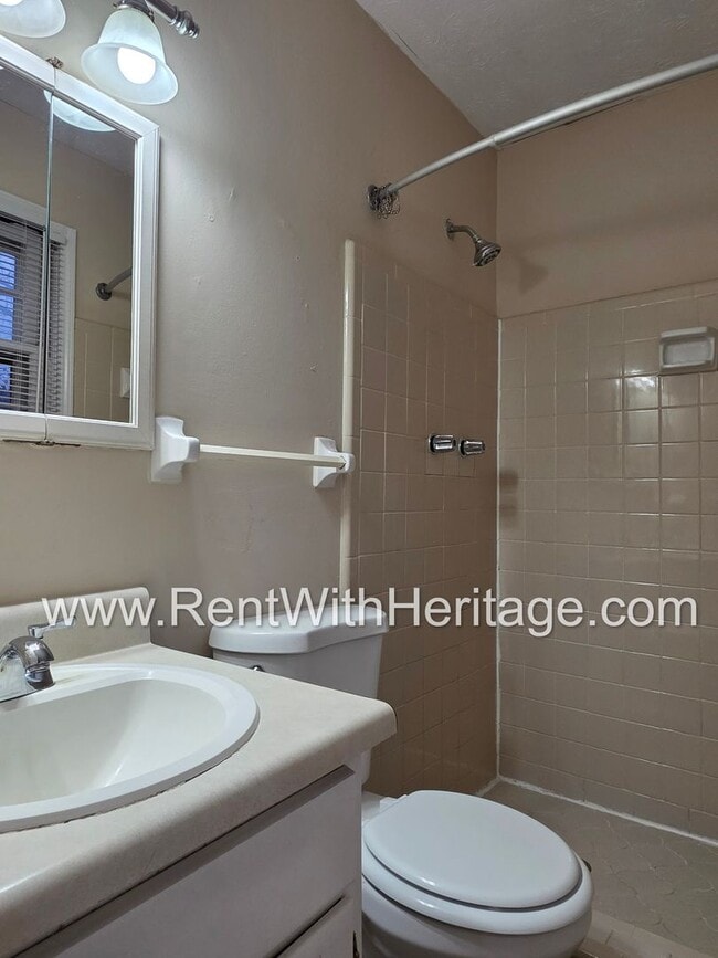 Building Photo - GREAT NEWS! 3 BEDROOM/ 2 BATH HOME WITH PARTIAL FINISHED BASEMENT