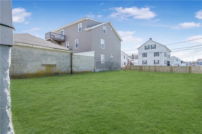 Building Photo - 1081 Bedford St