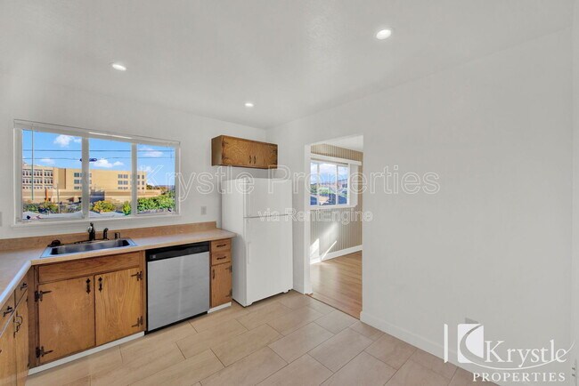 Building Photo - 1512 Sereno Dr