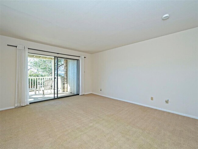 Building Photo - 519 Rock Bluff Dr