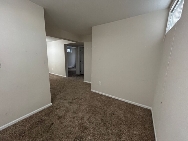 Building Photo - Spacious 5-Bedroom Family Haven with Moder...