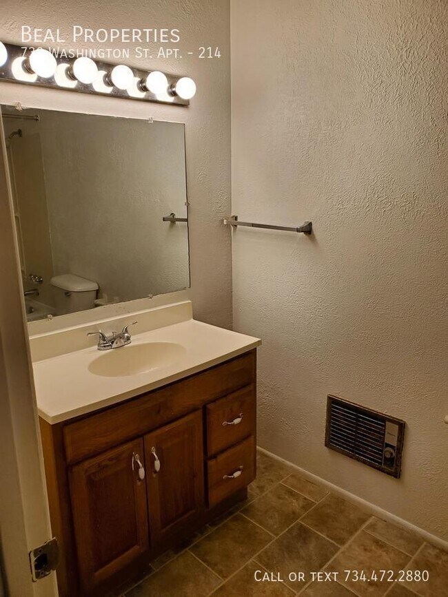 Building Photo - 739 Washington St