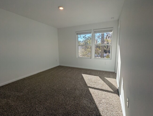 Building Photo - BRAND NEW 3 Bedroom, 2.5 Bath Townhome located on the Westside - CLOSE TO NAS JAX, RESTAURANTS, S...