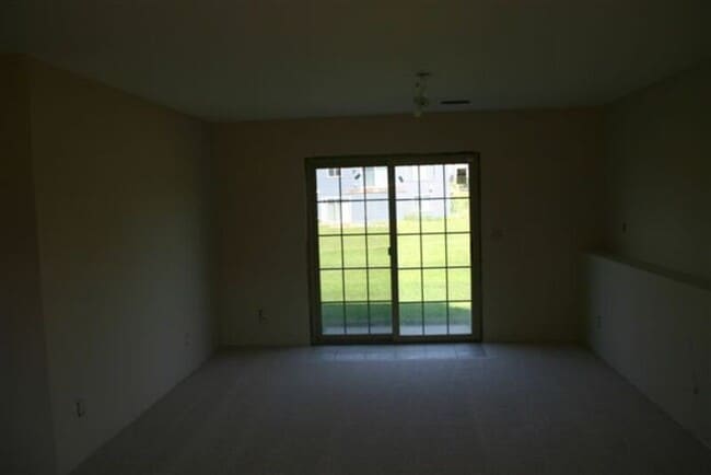 Building Photo - 9130 Oak Ridge Dr