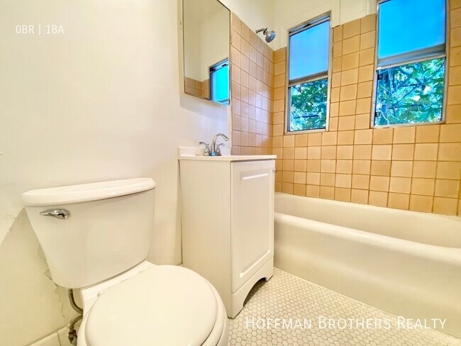 Building Photo - 834 Sanborn Ave