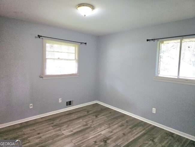 Building Photo - 5690 Deerfield Ct