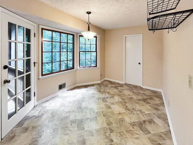 Building Photo - 2491 Annandale Dr