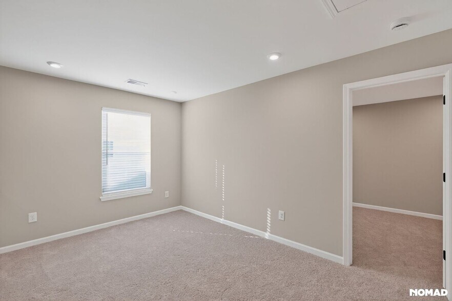 Building Photo - 102 alpine ct