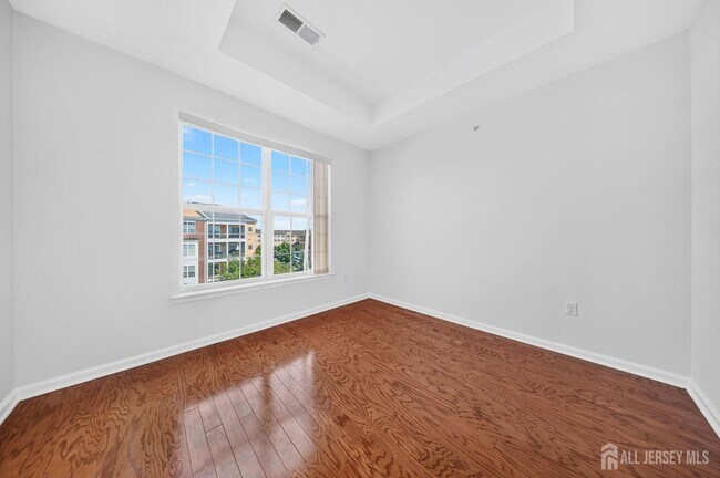 Building Photo - 645 Doral Ct