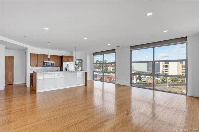 Building Photo - 33 N Water St