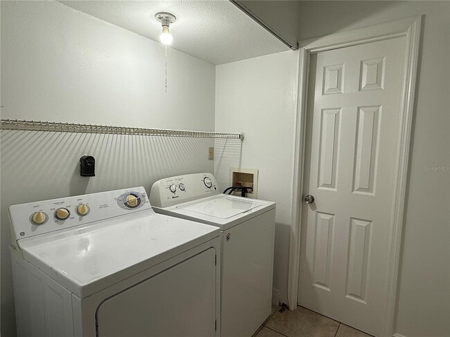 Building Photo - 238 Riverbend Dr