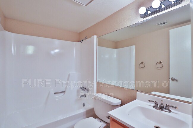 Building Photo - 1224 E Evergreen St