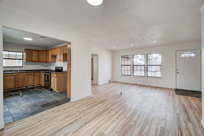 Building Photo - 1220 NE 47th St