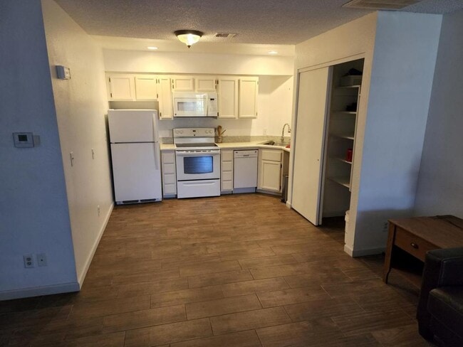 Building Photo - 1069 Tower Butte Dr