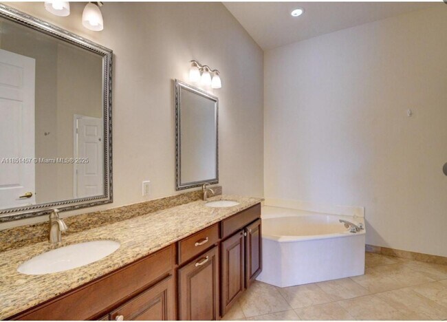 Building Photo - 8291 Hampton Wood Dr