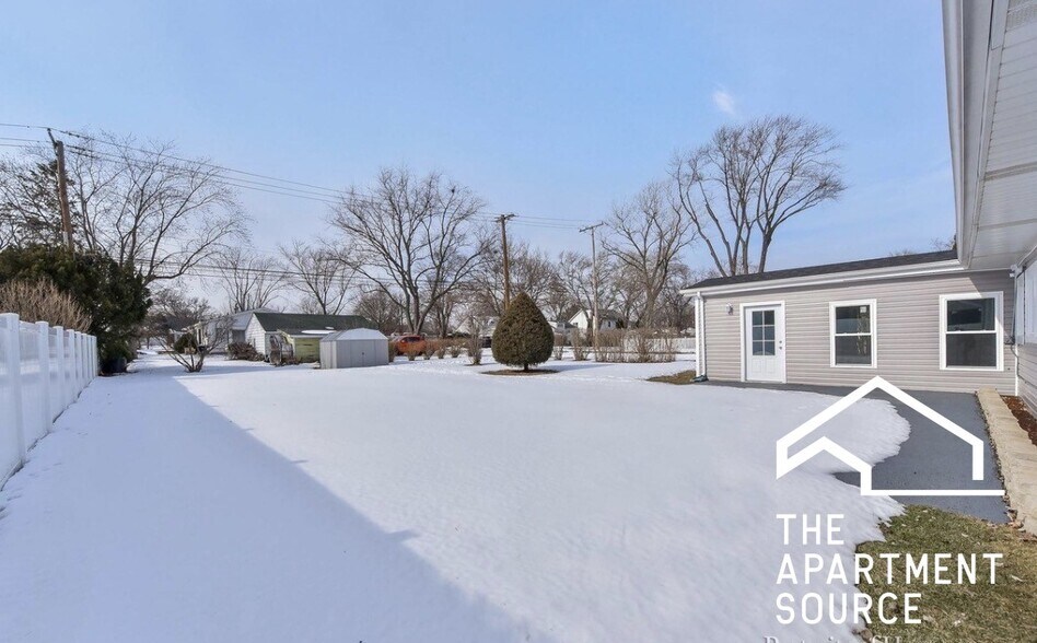 Building Photo - 702 Hammerschmidt Ave