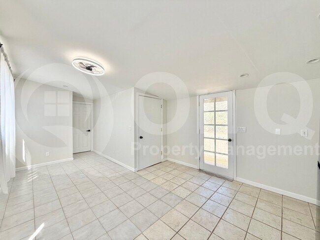 Building Photo - 11602 E Manana Rd