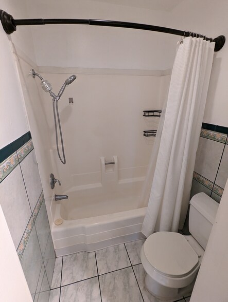 Upstairs Bathroom/Shower - 7813 Tommy Dr