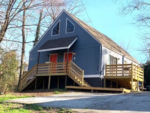 Building Photo - 402 Lindsay Rd