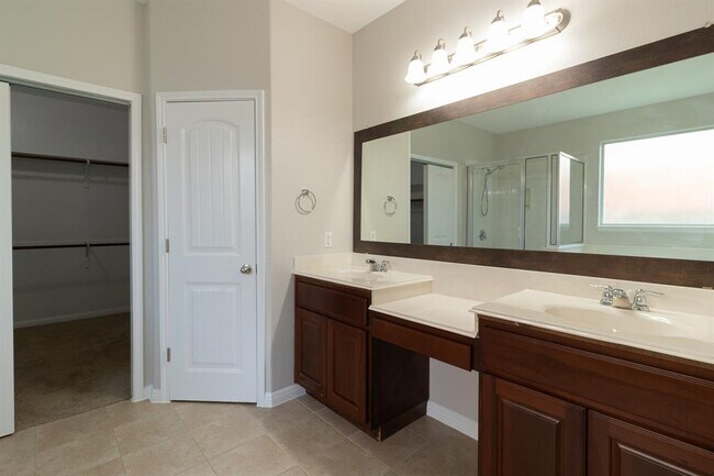 Building Photo - 2102 Monticello Ct