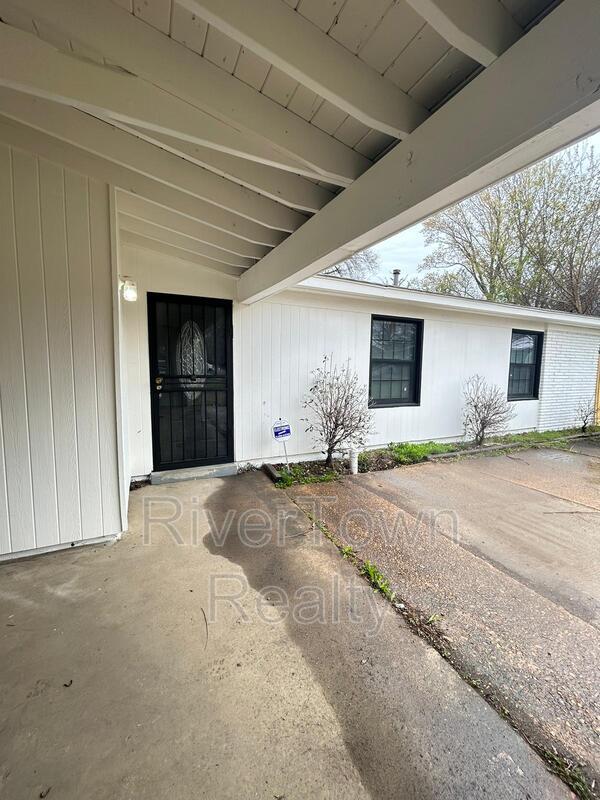 Building Photo - 1316 E Raines Rd