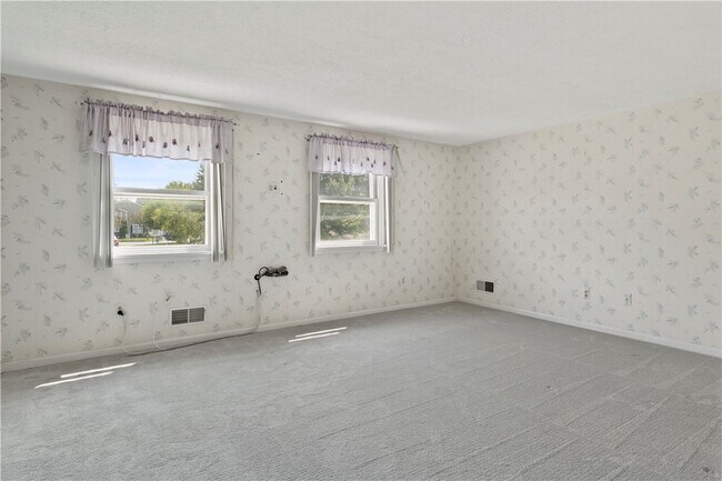 Building Photo - 245 Deerhurst Ln