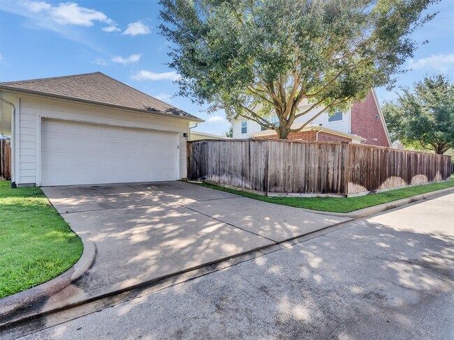 Building Photo - 5342 Tyler Park Ln