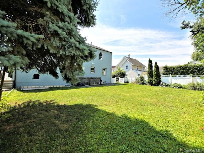 Building Photo - 139 Waverly Ave
