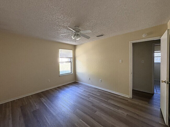 Building Photo - 2309 Whitney Dr