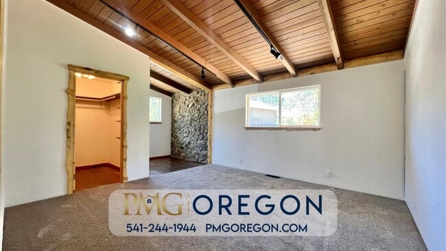 Building Photo - 4323 Galice Rd