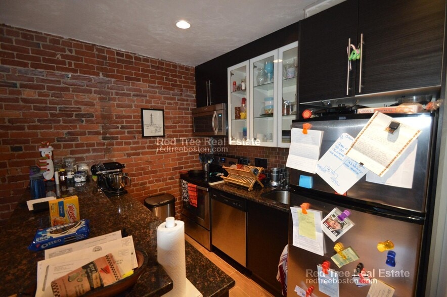 Building Photo - 1203 Beacon St