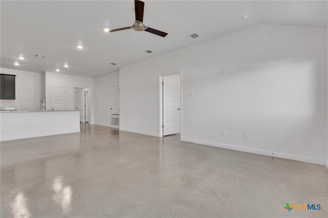 Building Photo - 902 Cherry Laurel Ln