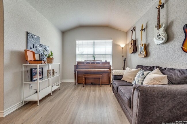 Building Photo - Beautiful 3BR 2BA Home w/ Fenced Yard • Full Kitchen Suite • Attached Garage in San Antonio