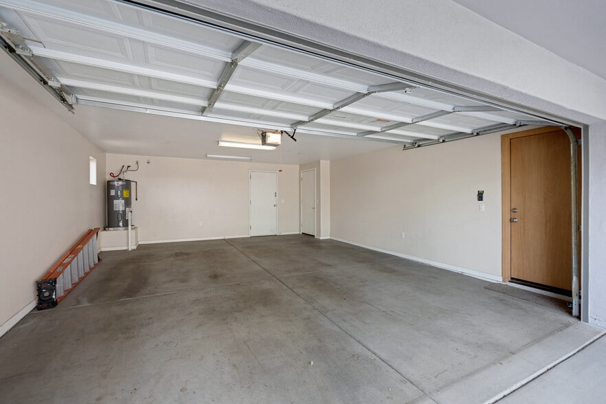 Building Photo - 4747 E Culver St